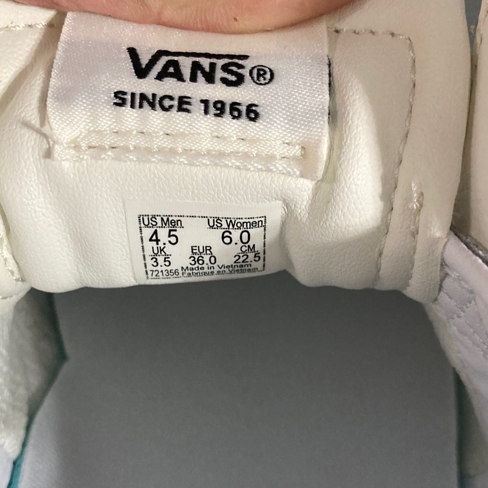 Vans Lowland With Velcro straps and gold accents - Picture 7 of 7